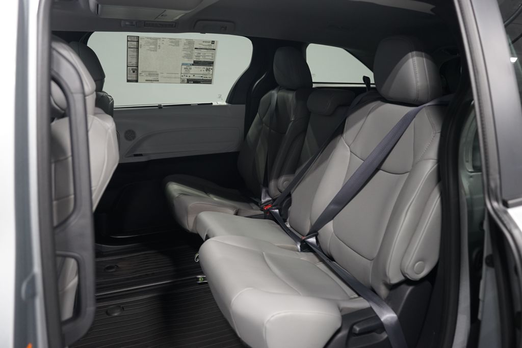 Thumbnail: 2025 Toyota Sienna - 31