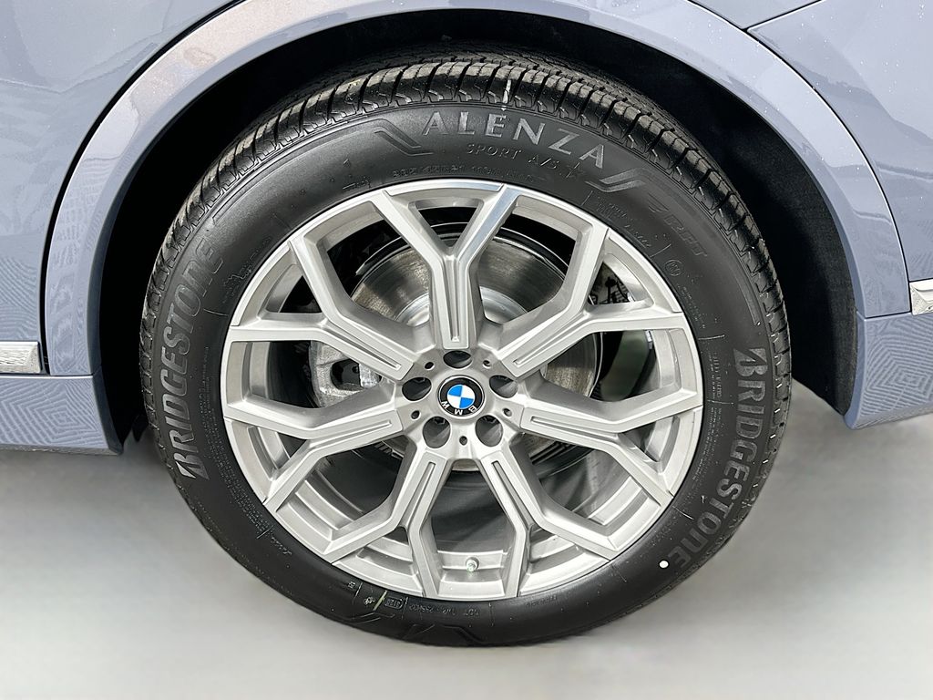 Thumbnail: 2026 BMW X7 - 23