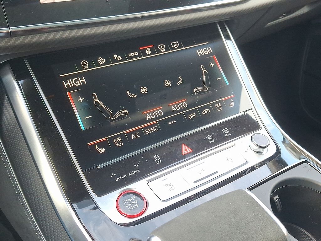 Thumbnail: 2026 Audi RS Q8 - 13