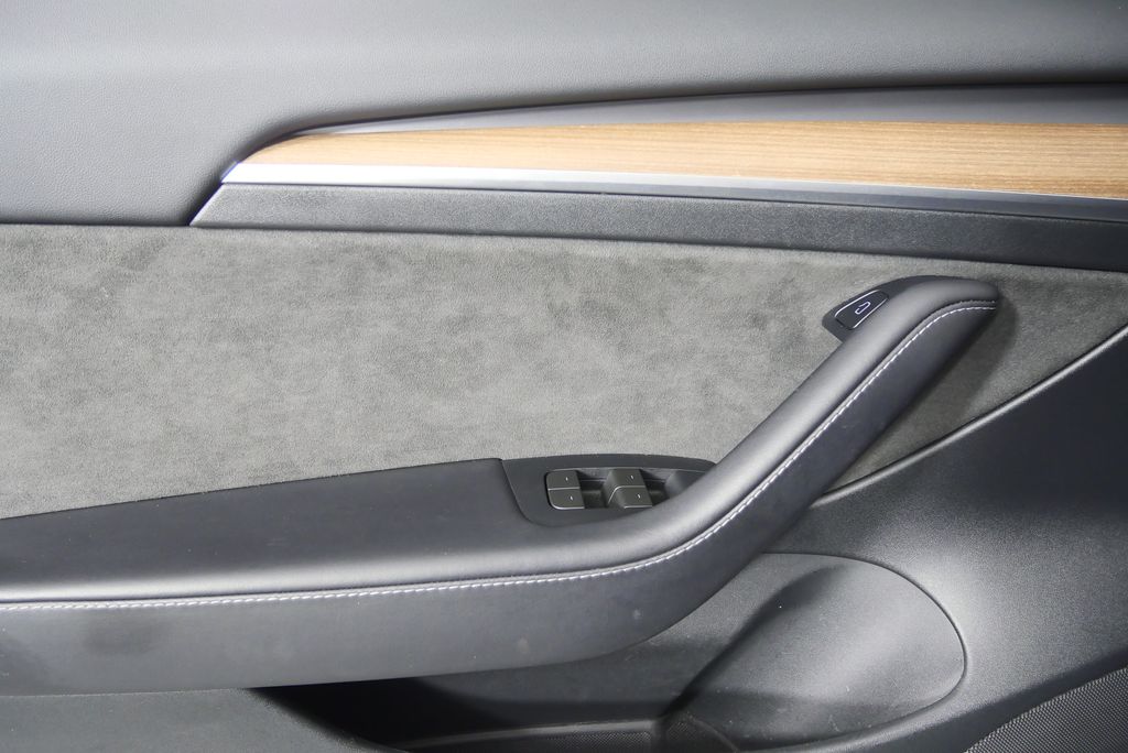 Thumbnail: 2023 Tesla Model 3 - 9