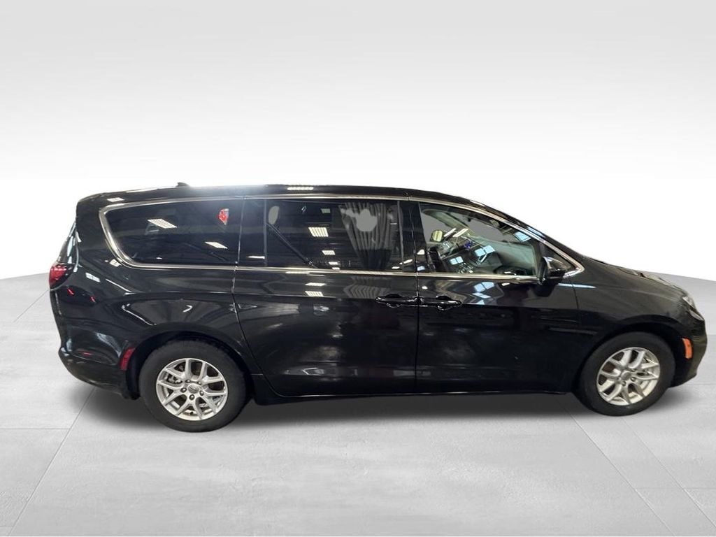 Used 2023 Chrysler Pacifica Van