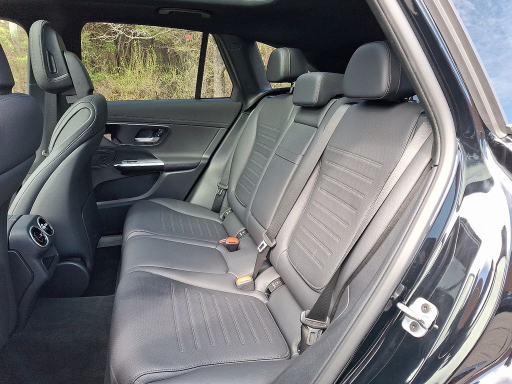 Thumbnail: 2026 Mercedes-Benz GLC - 10