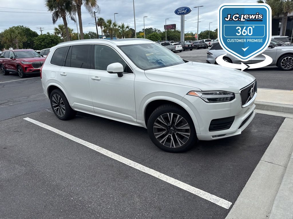 2022 Volvo XC90 T6 Momentum 6-Passenger
