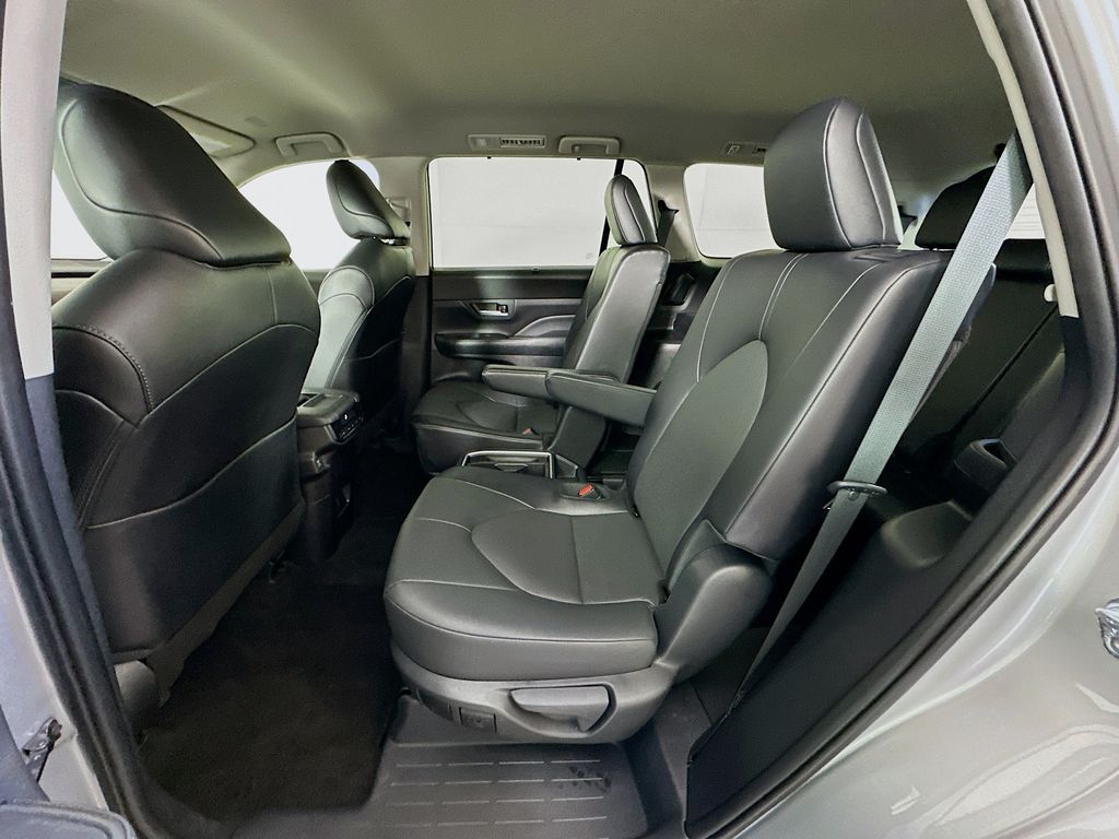 Thumbnail: 2025 Toyota Grand Highlander - 24