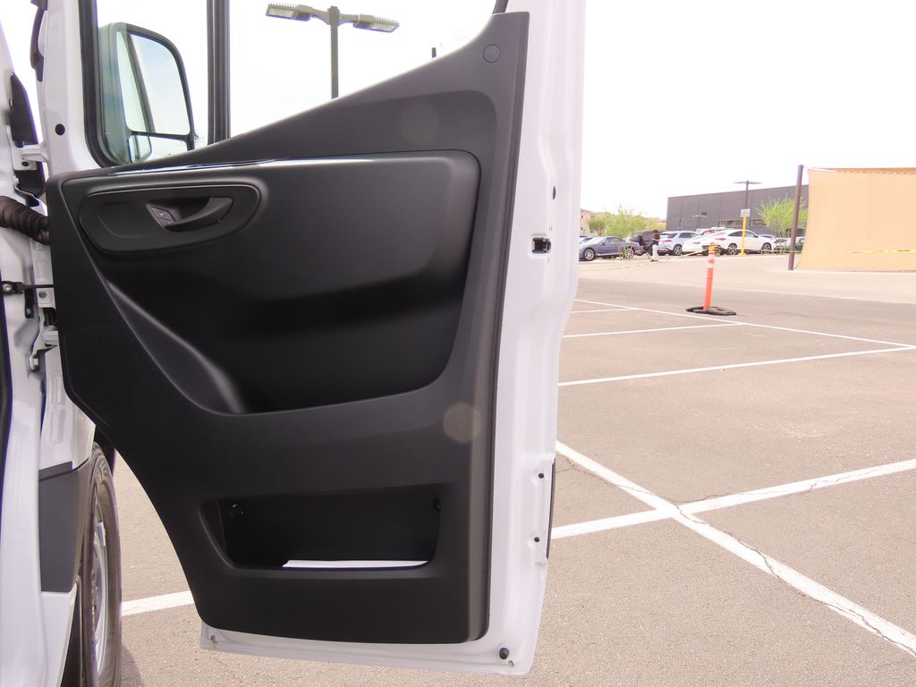 Thumbnail: 2025 Mercedes-Benz Sprinter - 24