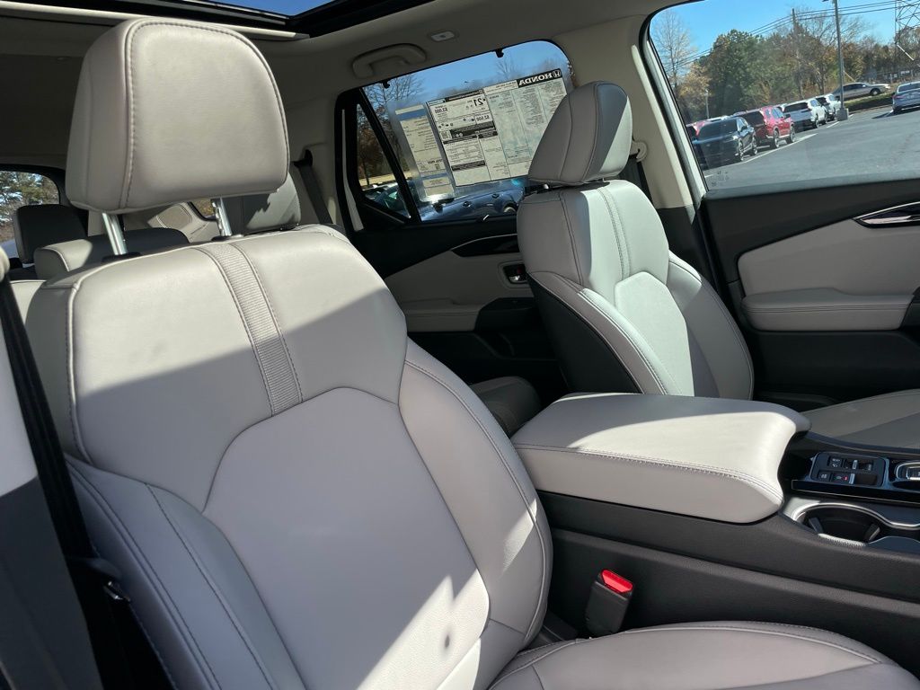 Thumbnail: 2025 Honda Pilot - 32