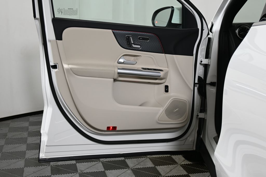 Thumbnail: 2025 Mercedes-Benz GLA - 30