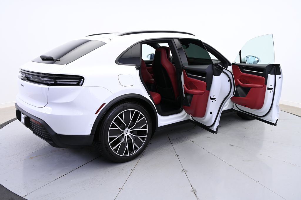 Thumbnail: 2025 Porsche Macan - 13