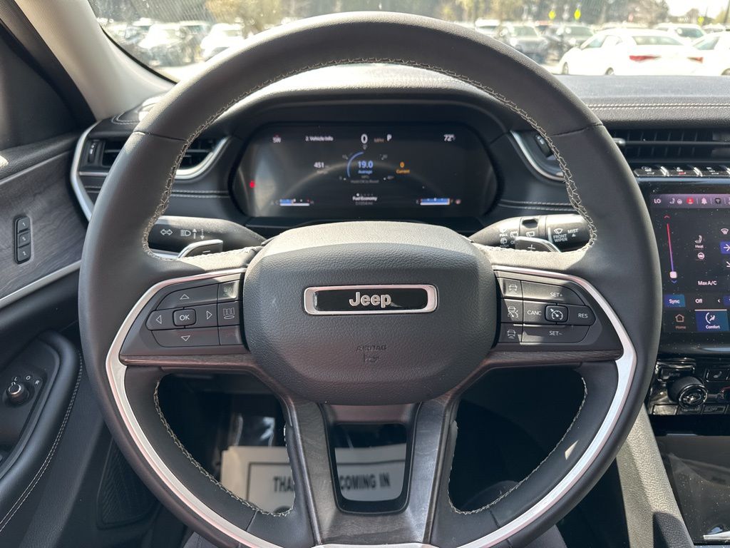2023 Bright White Clearcoat Jeep Grand Cherokee Limited 4X4 SUV
