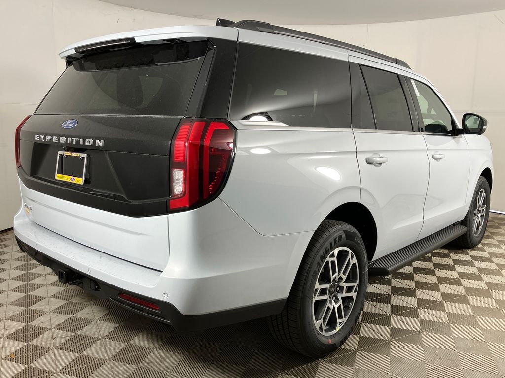 2025 Ford Expedition photo 4