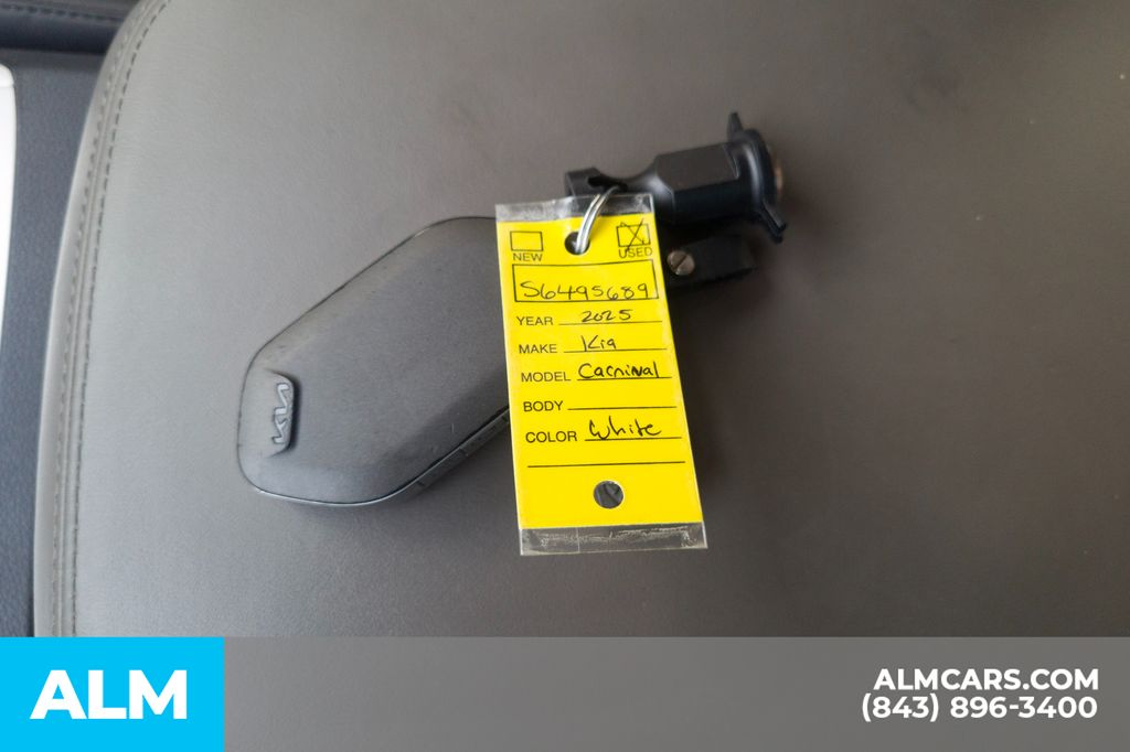 Used 2025 White Kia LXS image 37