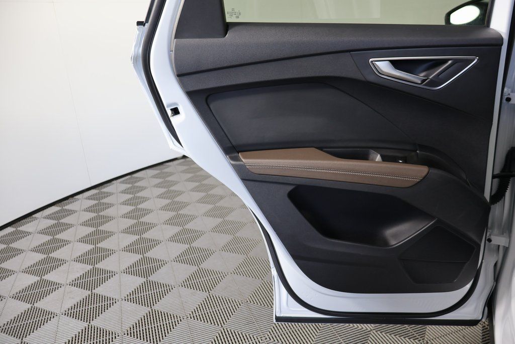 Thumbnail: 2023 Audi Q4 e-tron - 12