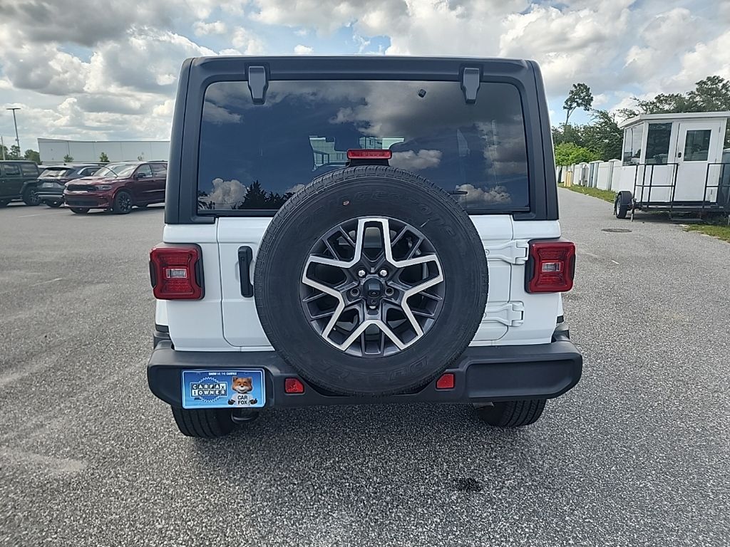 2024 White Jeep Wrangler Sahara 4X4 SUV