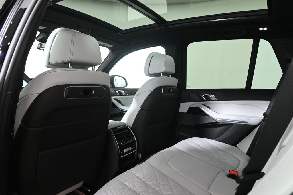 Thumbnail: 2026 BMW X5 - 30
