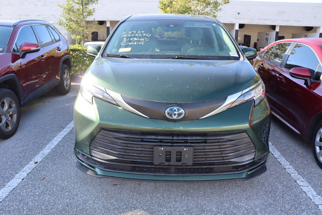 2021 Toyota Sienna LE 5