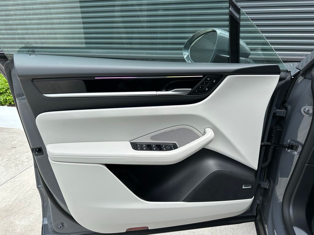 Thumbnail: 2025 Porsche Macan - 14