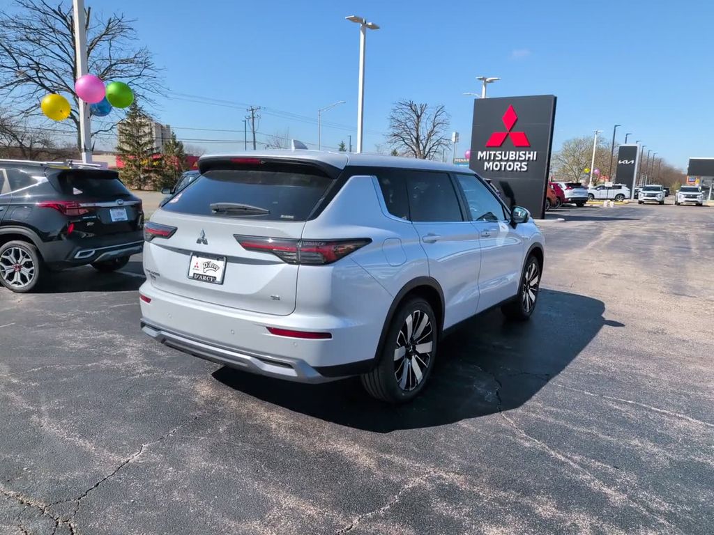 New 2026 White Mitsubishi SE image 7