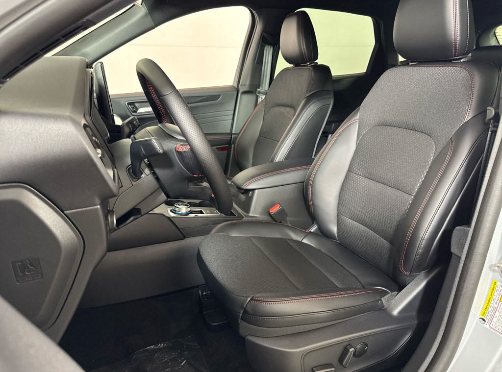 2025 Ford Escape ST-Line photo 14
