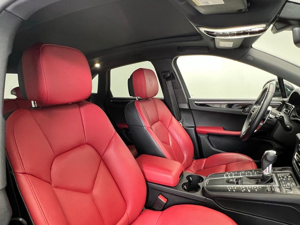 Thumbnail: 2021 Porsche Macan - 18