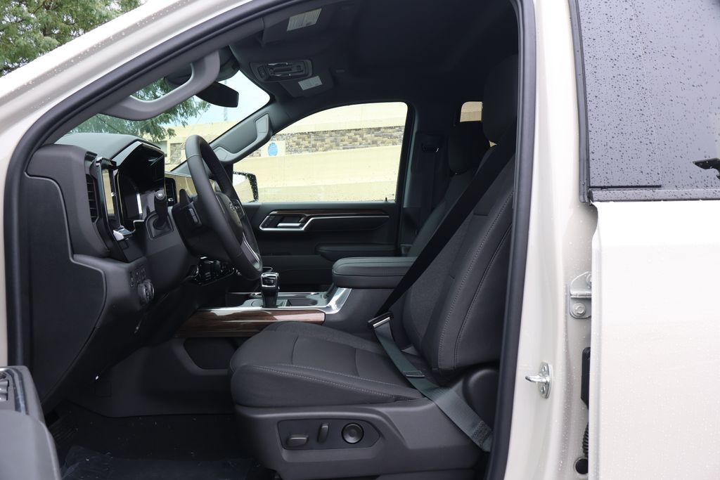 Thumbnail: 2026 Chevrolet Silverado 1500 - 15