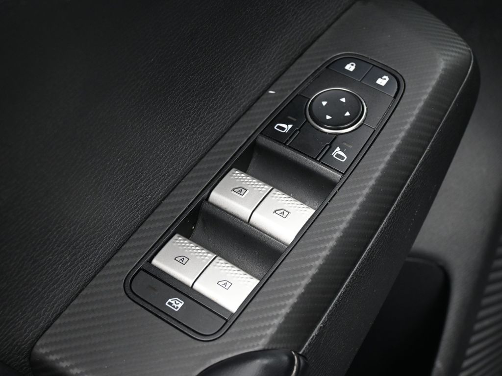 Used 2022 Silver Mitsubishi SE image 14