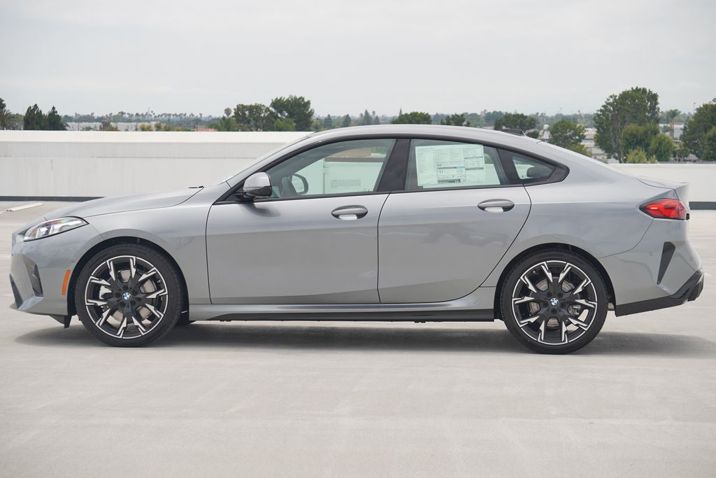 Thumbnail: 2026 BMW 2 Series - 4