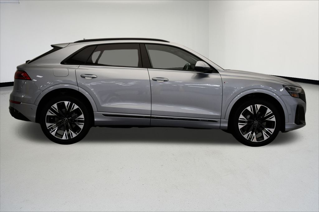 Thumbnail: 2025 Audi Q8 - 6