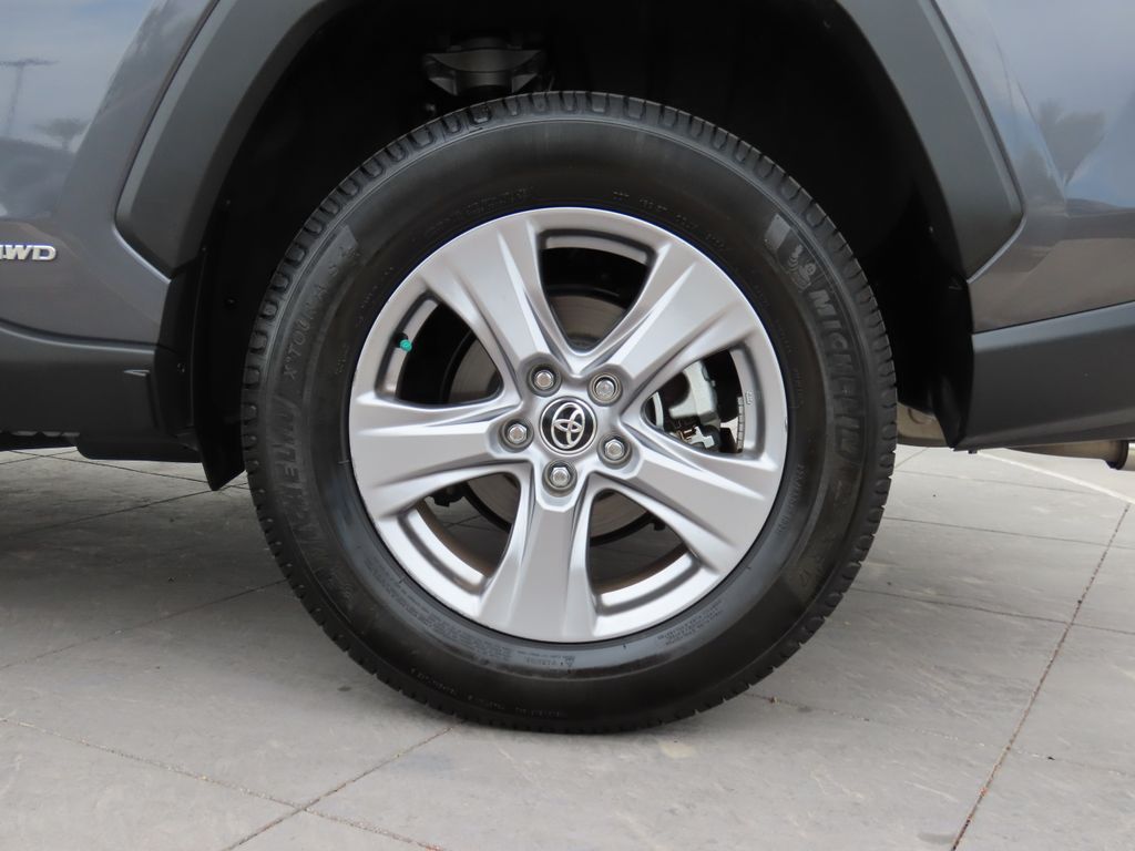 2022 Toyota RAV4 XLE 30