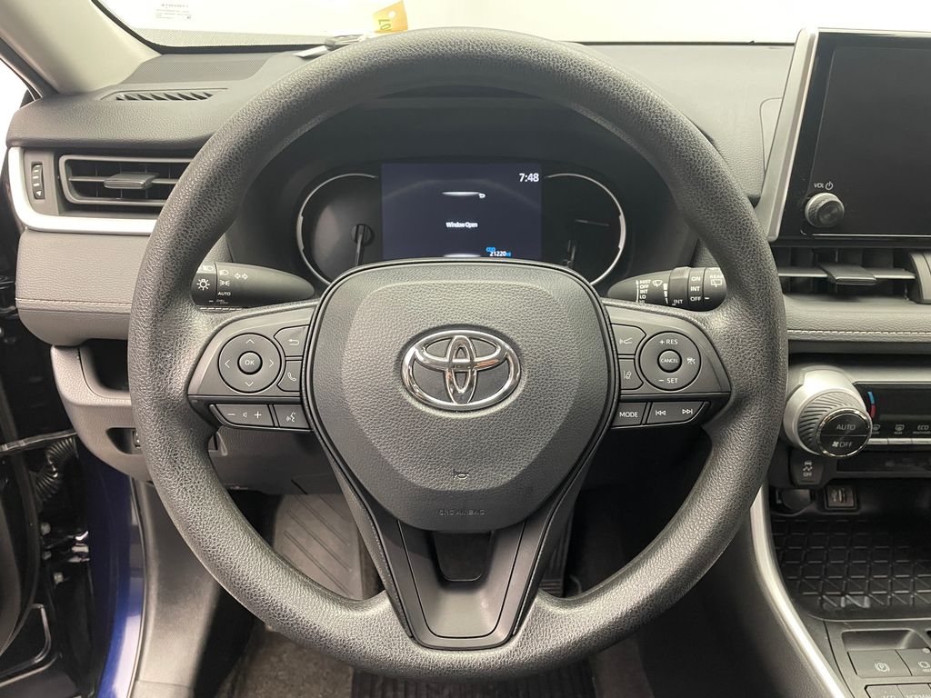 2024 Toyota RAV4 XLE 21