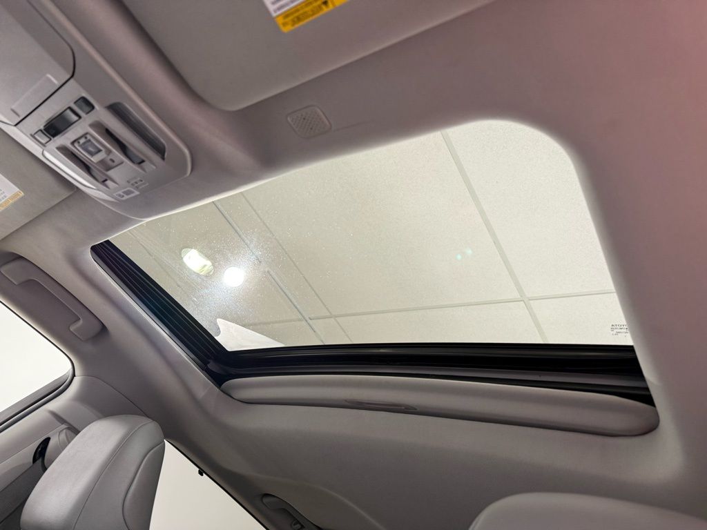 Thumbnail: 2022 Toyota Highlander - 18