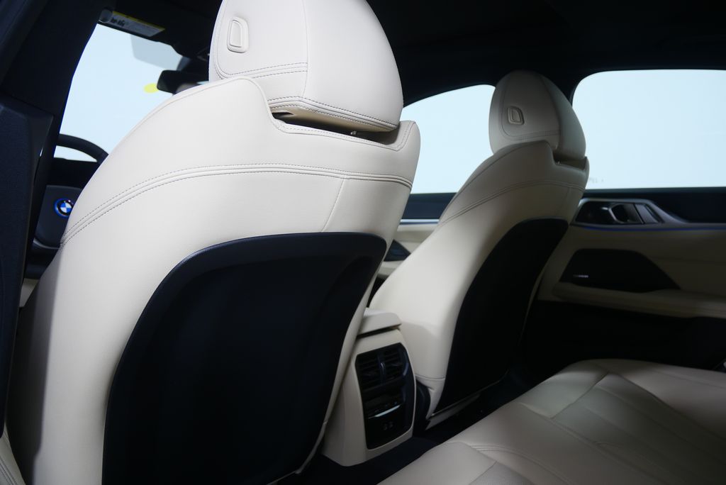 Thumbnail: 2025 BMW i4 - 18