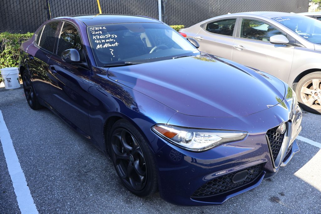 Thumbnail: 2019 Alfa Romeo Giulia - 6