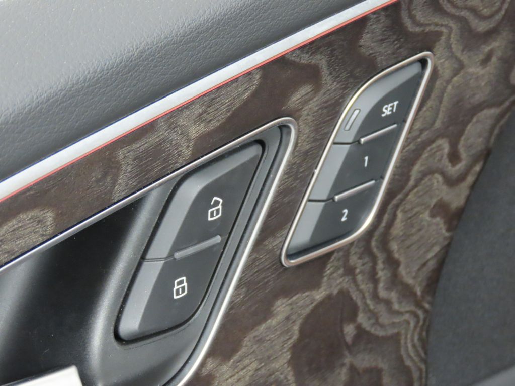 Thumbnail: 2022 Audi Q8 - 29