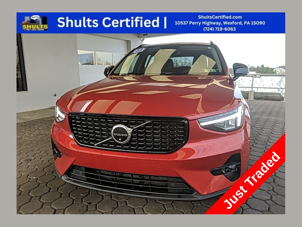 2023 Volvo XC40 B5 Plus Dark Theme AWD