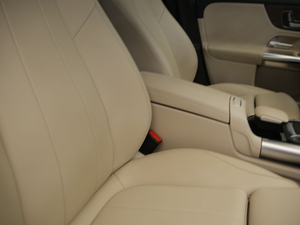 Thumbnail: 2023 Mercedes-Benz GLA - 32