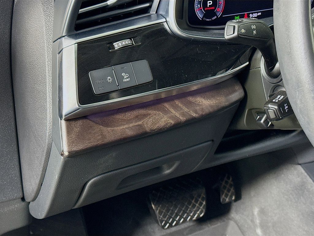 Thumbnail: 2020 Audi Q8 - 10