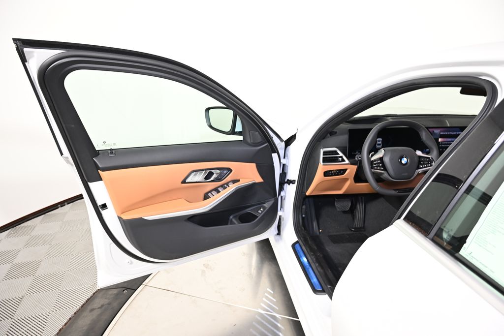 Thumbnail: 2025 BMW 3 Series - 21