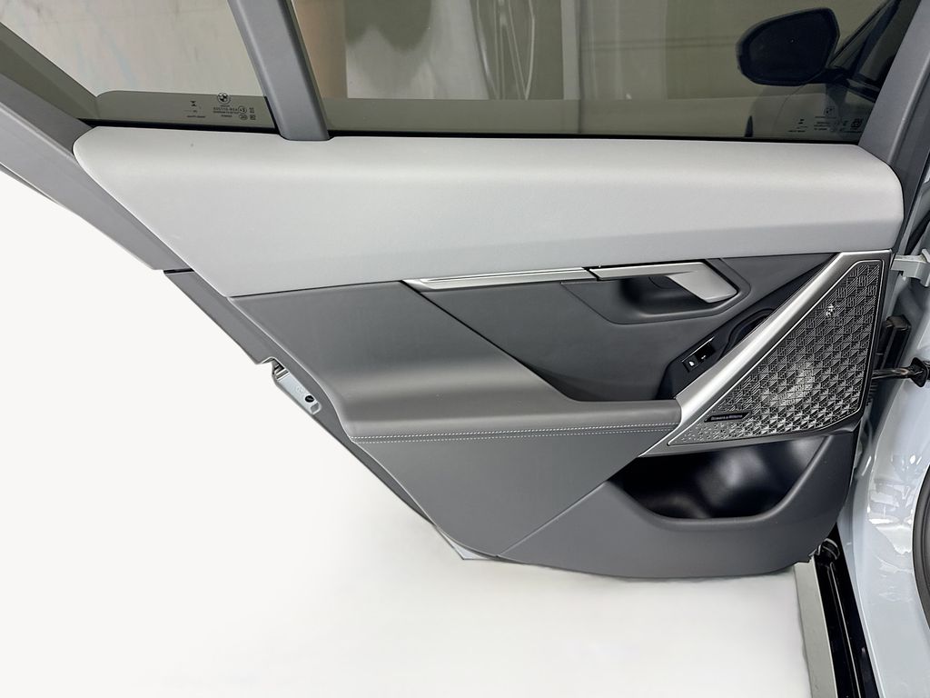 Thumbnail: 2026 BMW i5 - 25