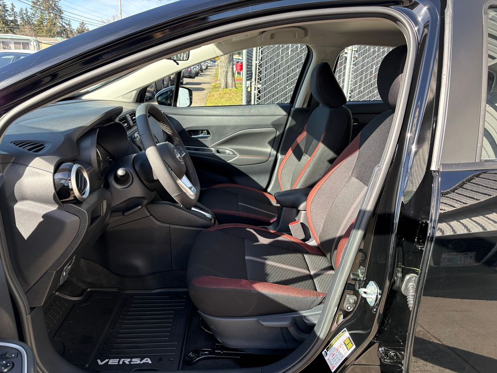 2025 Nissan Versa 1.6 SR