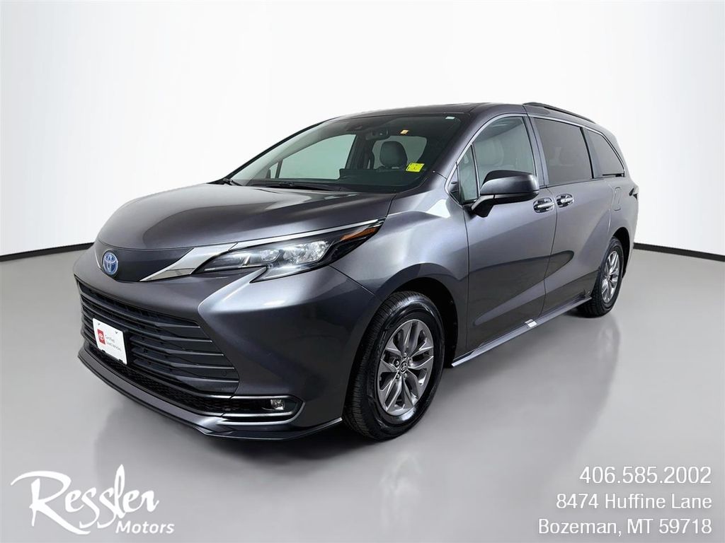 2025 Toyota Sienna XLE 7-Passenger FWD