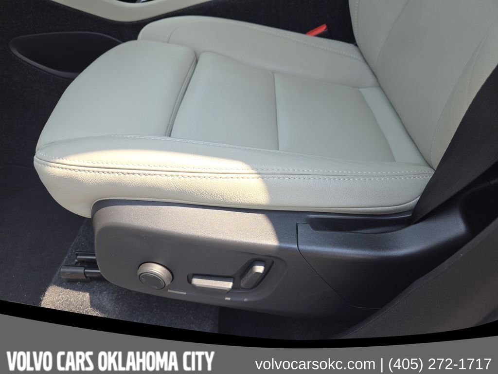 2026 Volvo XC40 Plus - Photo 26