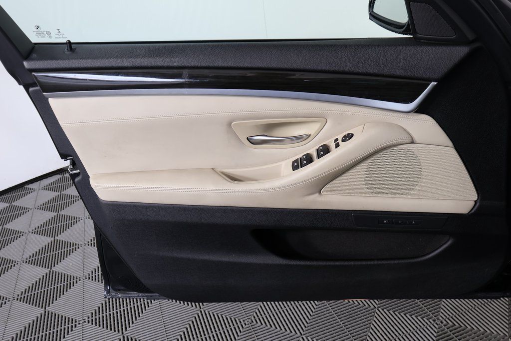 Thumbnail: 2015 BMW 5 Series - 10