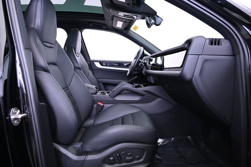 2024 Porsche Cayenne S 28