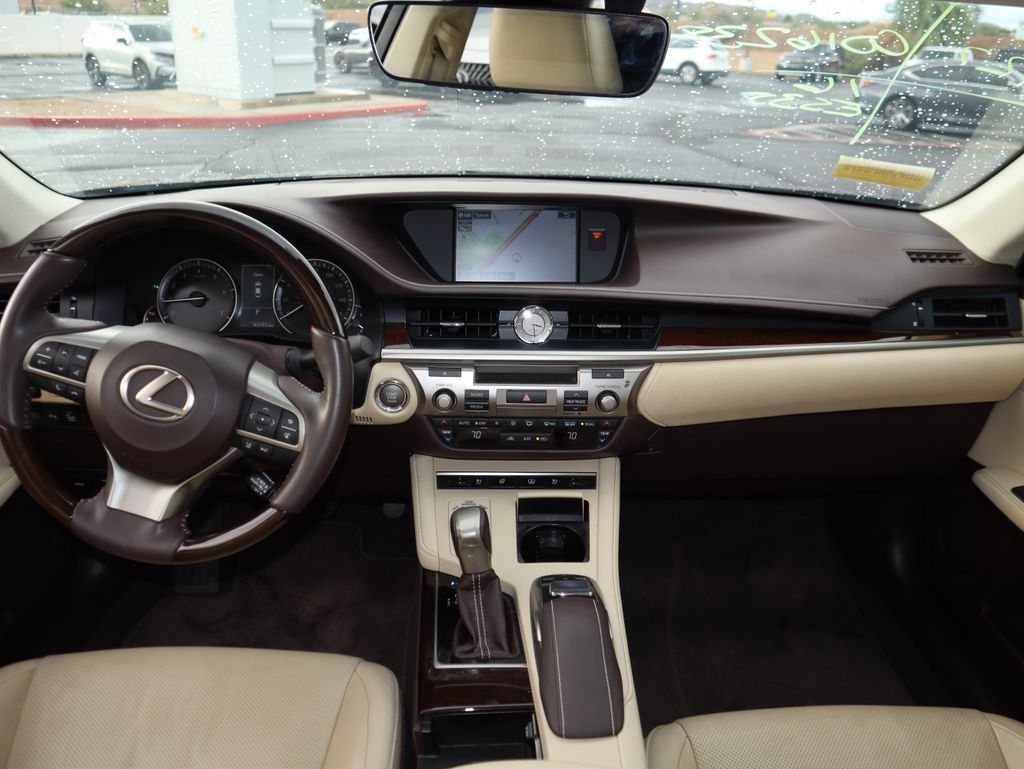 Thumbnail: 2016 Lexus ES - 6