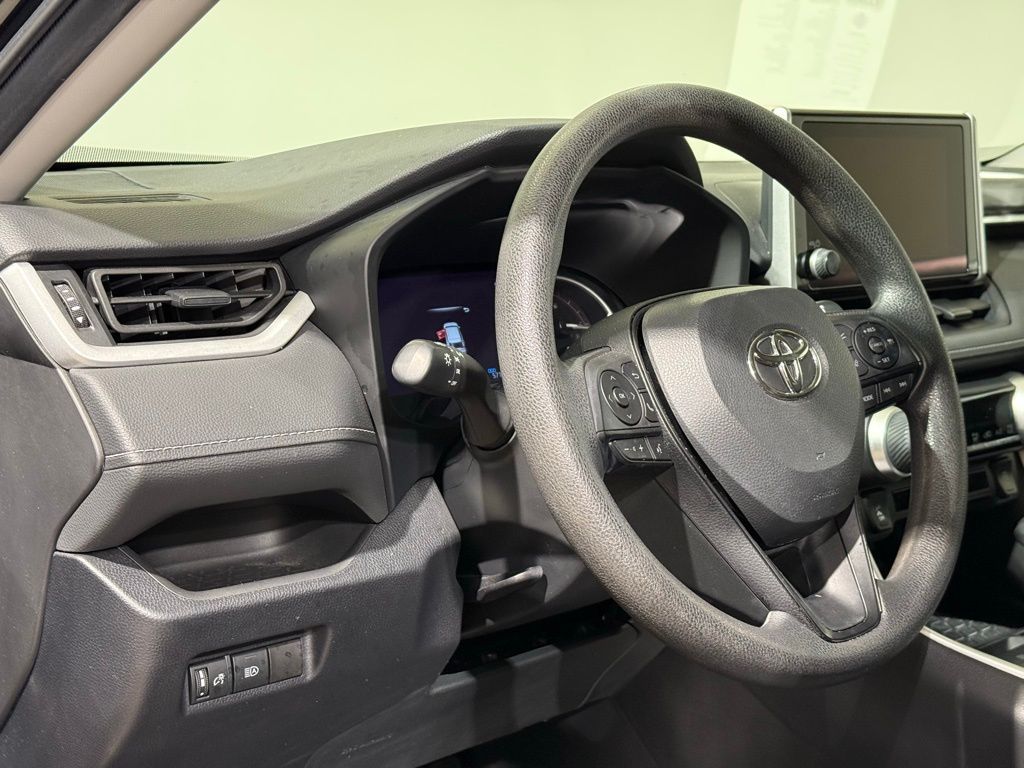 Thumbnail: 2023 Toyota RAV4 - 17