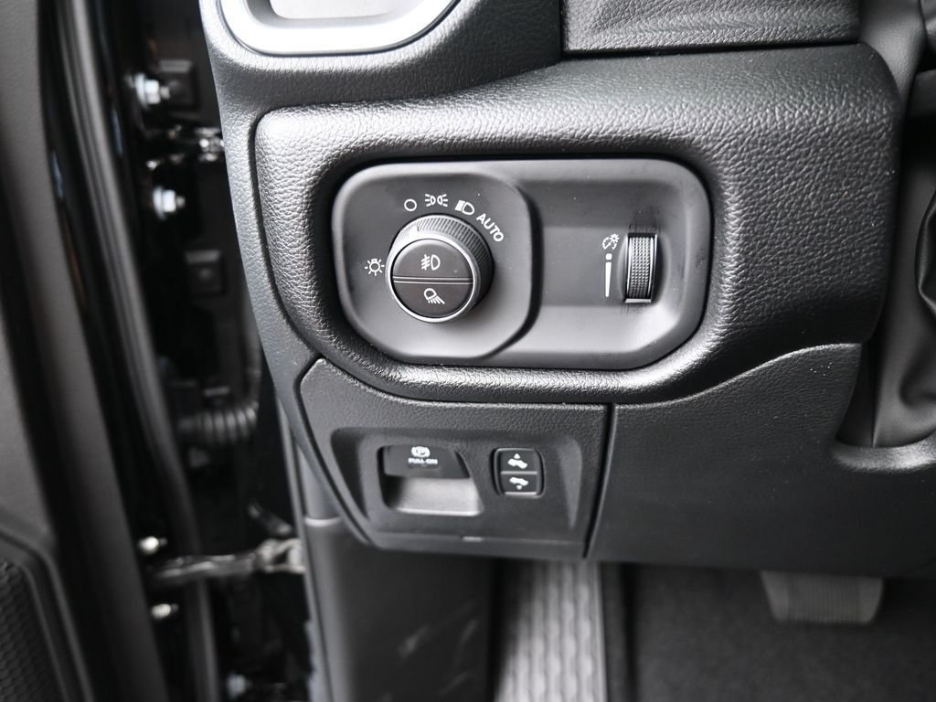 New 2026 Diamond Black Crystal Pearlcoat Ram Big Horn/Lone Star image 26