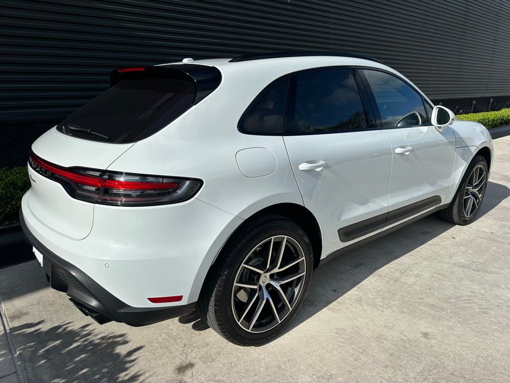 Thumbnail: 2023 Porsche Macan - 9