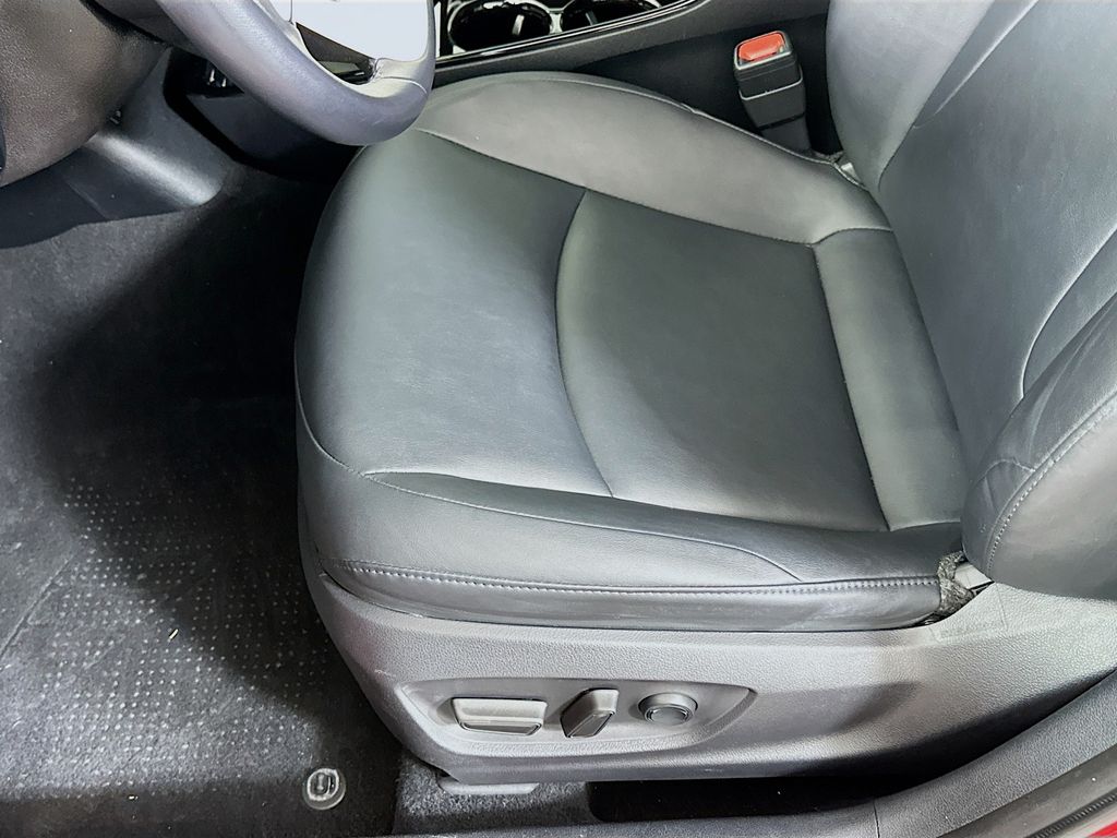 Thumbnail: 2018 Toyota Prius Prime - 20