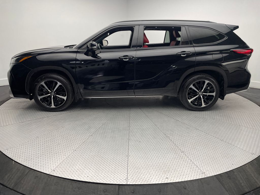 Thumbnail: 2021 Toyota Highlander - 8