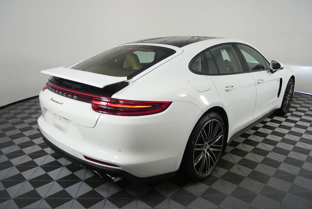 Thumbnail: 2019 Porsche Panamera - 4